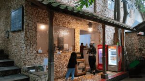 Jasa Kontraktor Bangunan Restoran dari Kayu Bima - Jasa Kontraktor Bangunan Restoran dari Kayu Bima Terpercaya