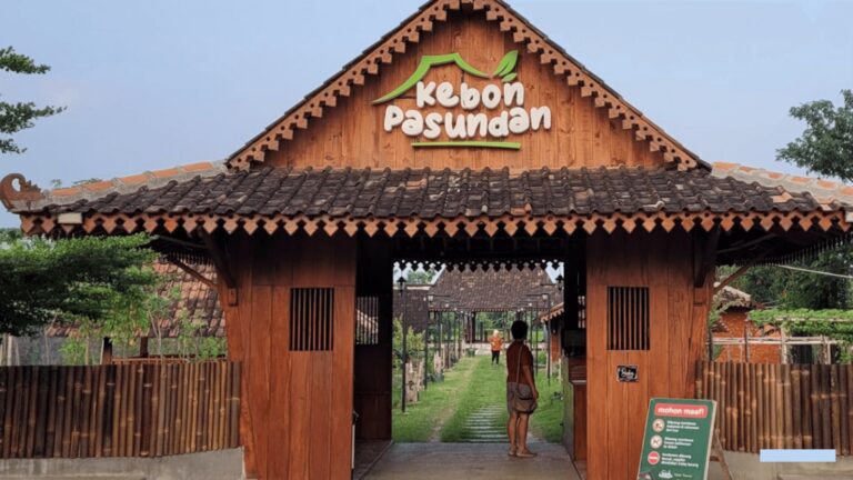 Jasa Kontraktor Bangunan Restoran dari Kayu Jember - Jasa Kontraktor Bangunan Restoran dari Kayu Jember Terpercaya