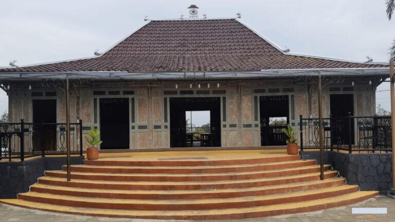Jasa Kontraktor Bangunan Restoran dari Kayu Lombok Tengah - Jasa Kontraktor Bangunan Restoran dari Kayu Lombok Tengah Harga Terjangkau