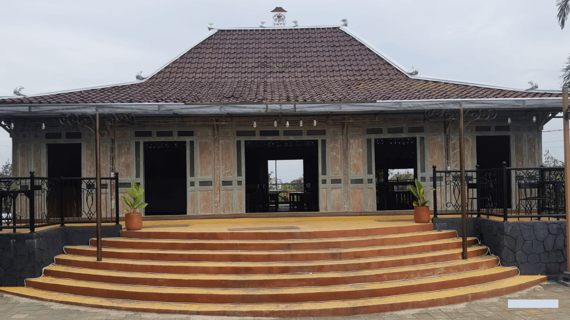 Jasa Kontraktor Bangunan Restoran dari Kayu Ogan Komering Ulu - Jasa Kontraktor Bangunan Restoran dari Kayu Ogan Komering Ulu Terpercaya
